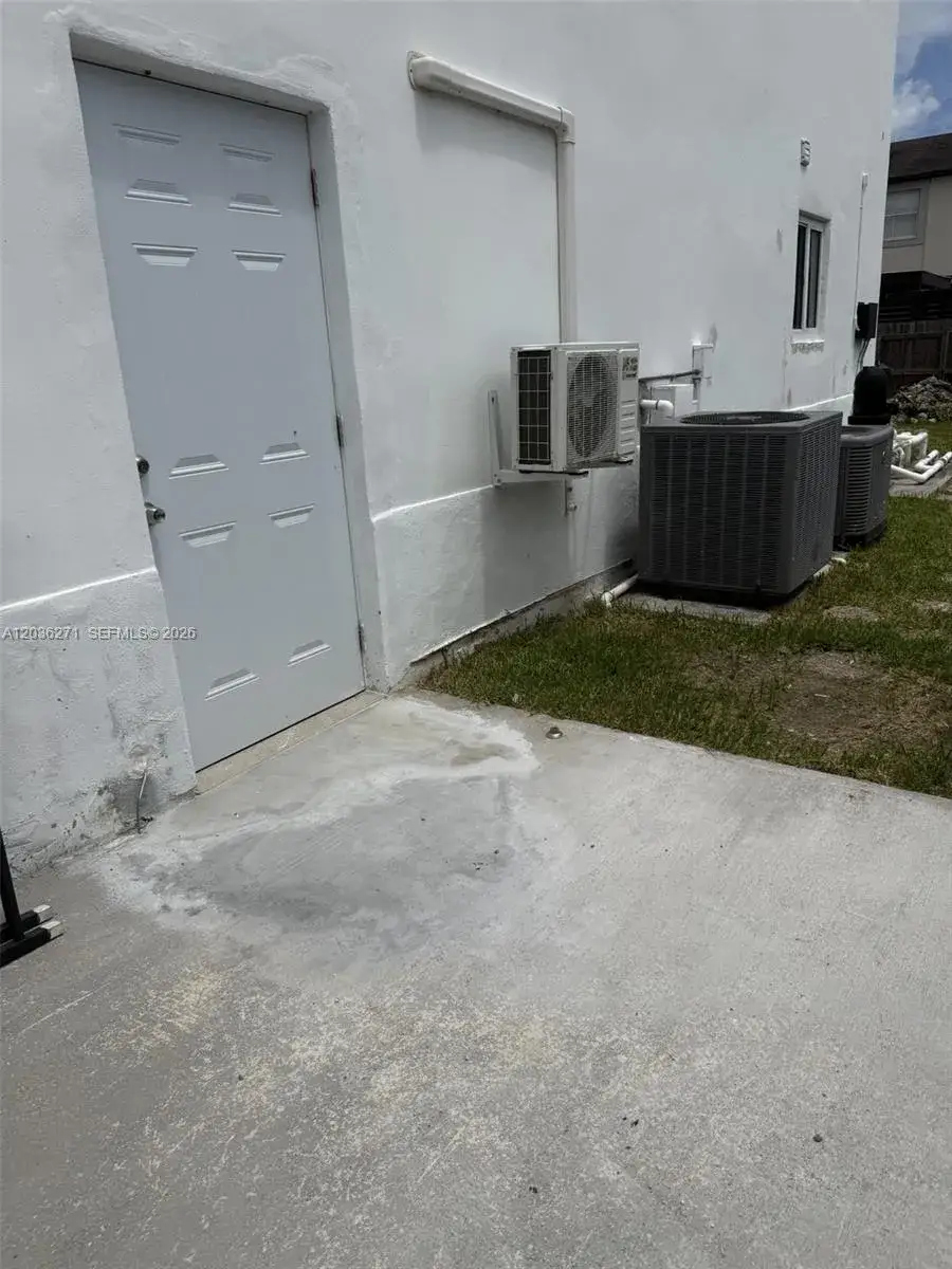 1 bedroom 1 bath Residential Lease for rent at 11959 SW 269th Ter # 1, Homestead FL 33032