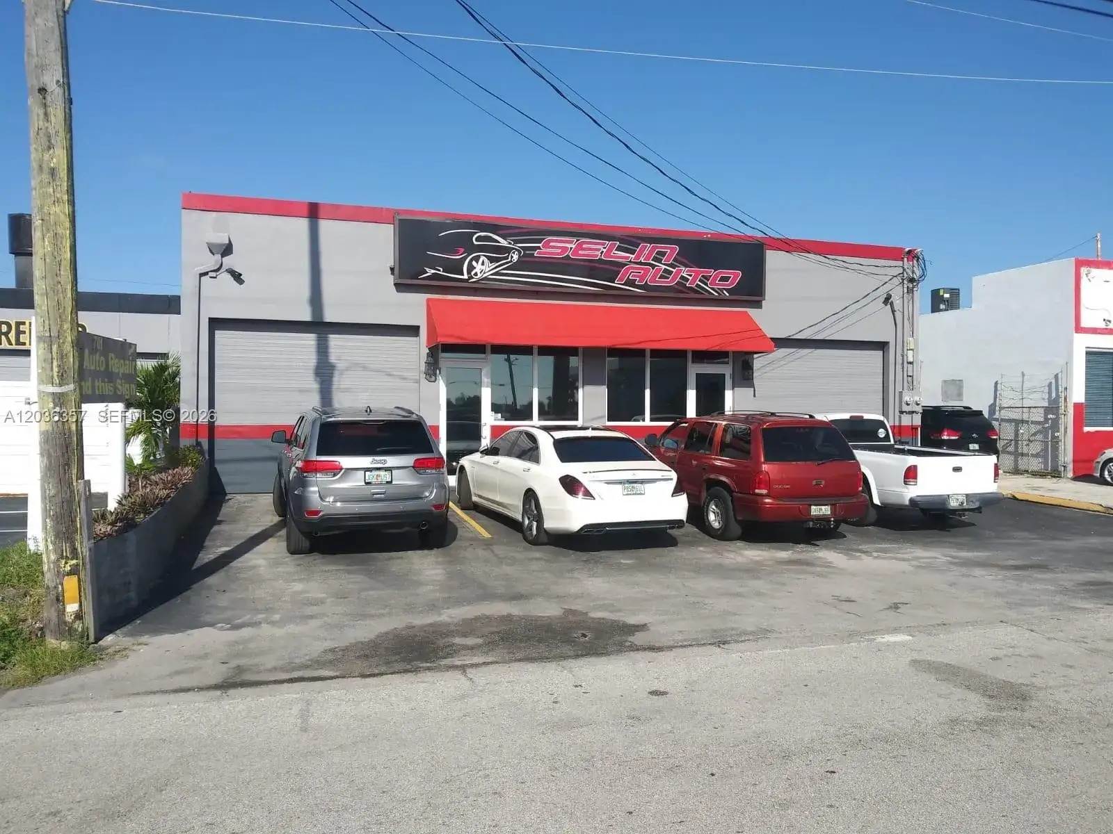 Commercial Sale for sale at 707 N Dixie Hwy, Hallandale Beach FL 33009