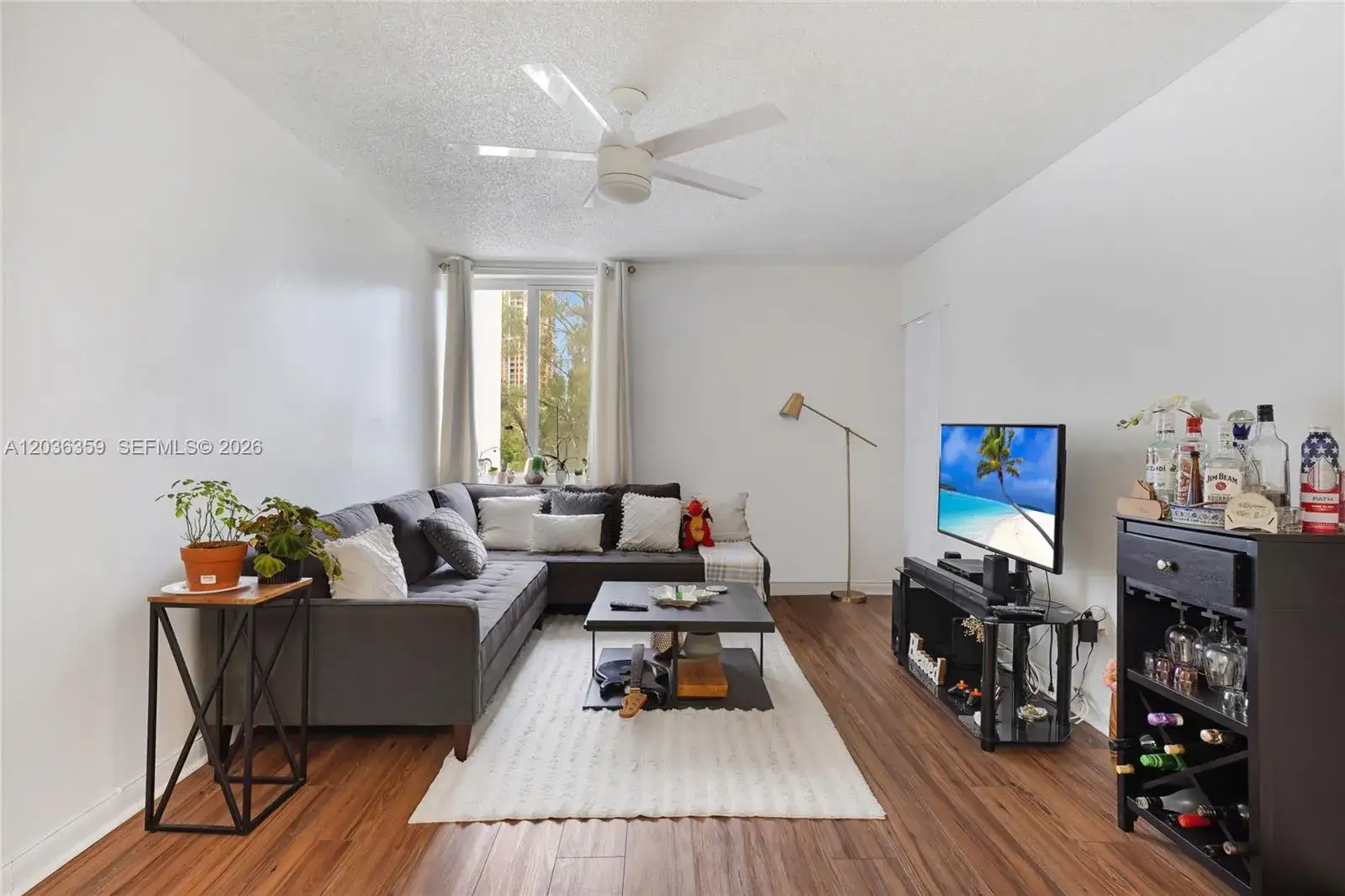 1 bedroom 1 bath Residential for sale at 250 180th Dr # 407, Sunny Isles Beach FL 33160