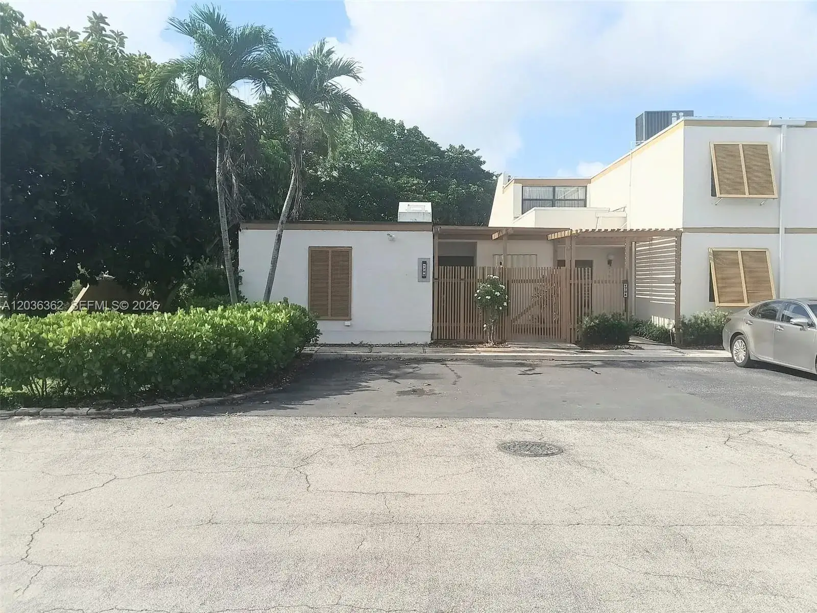2 bedroom 2 bath Residential for sale at 1700 SW 131st Place Cir S, Miami FL 33175
