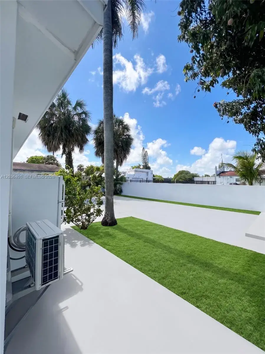 1 bedroom 1 bath Residential Lease for rent at 2847 Polk St # 3, Hollywood FL 33020
