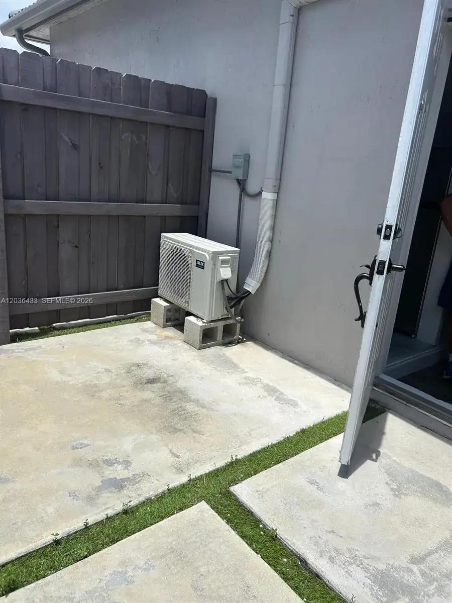 1 bedroom 1 bath Residential Lease for rent at 16271 SW 92nd Ter # 0, Miami FL 33196