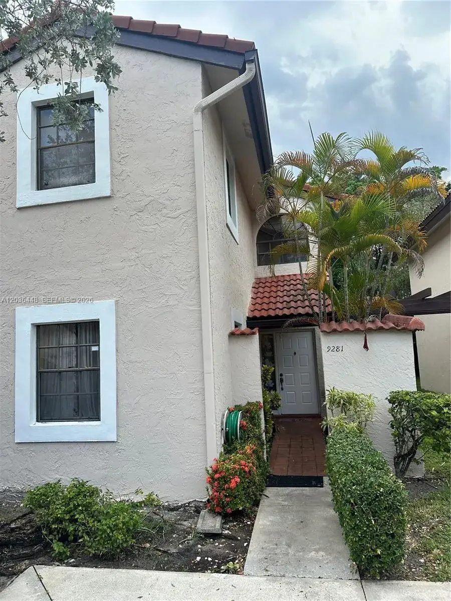 3 bedroom 3 bath Residential for sale at 9281 W Sunrise Blvd, Plantation FL 33322