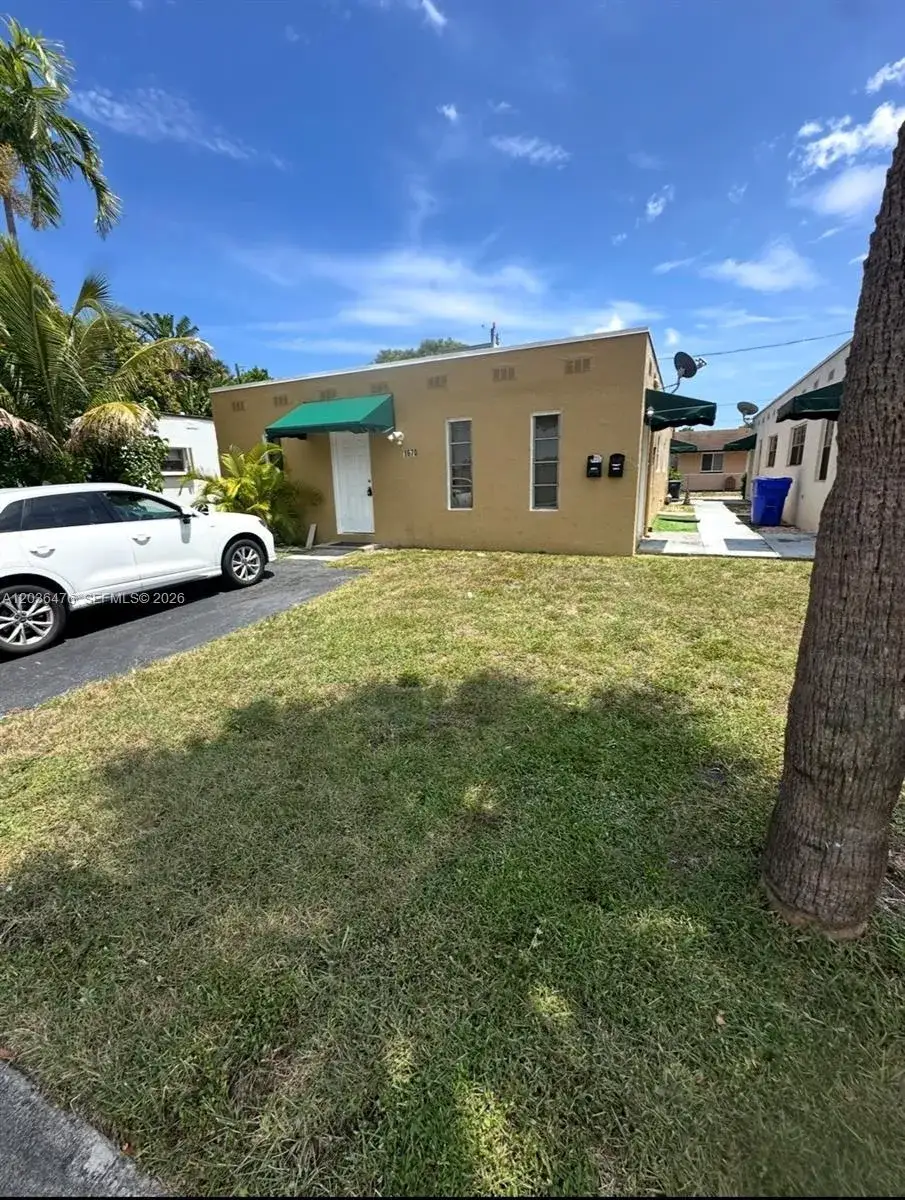 2 bedroom 2 bath Residential Lease for rent at 1670 Harding St # A, Hollywood FL 33020