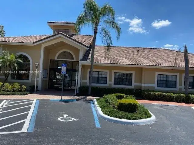 2 bedroom 2 bath Residential for sale at 300 W Palm Cir W # 208, Pembroke Pines FL 33025
