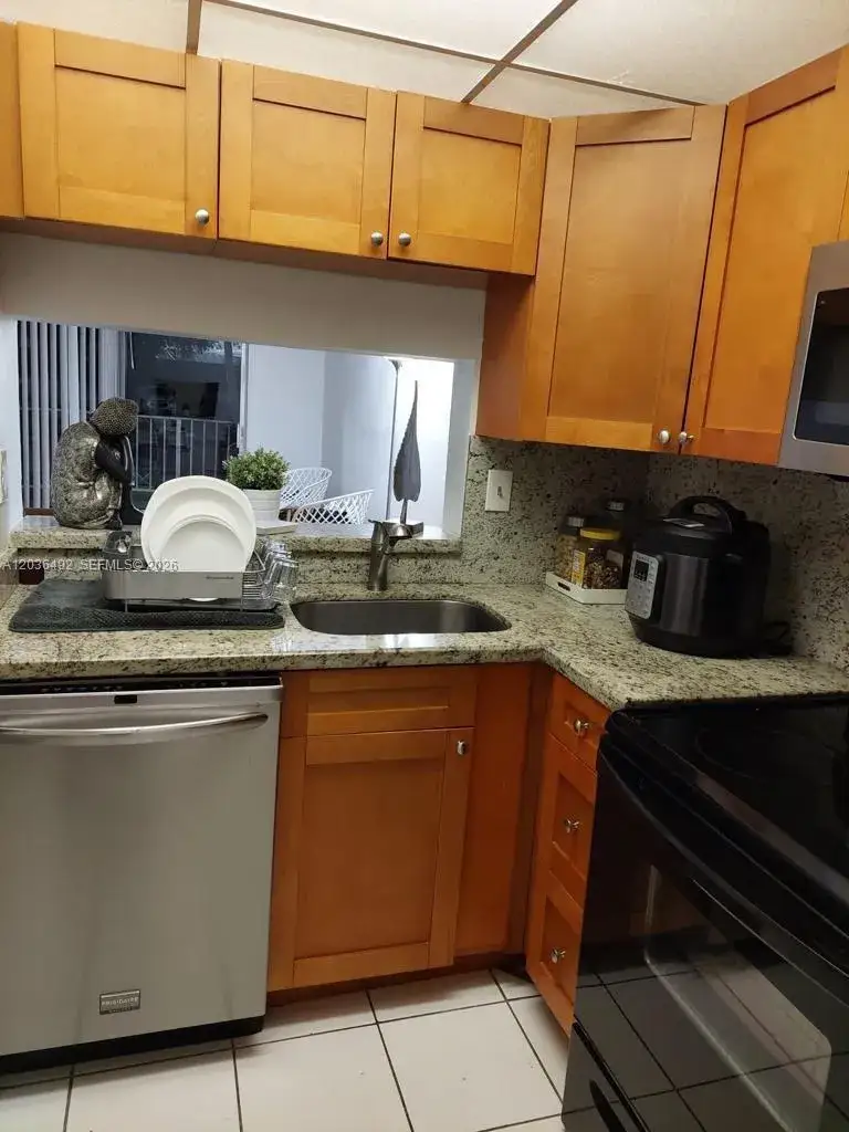 1 bedroom 1 bath Residential Lease for rent at 486 NW 165th St Rd # 103, Miami FL 33169
