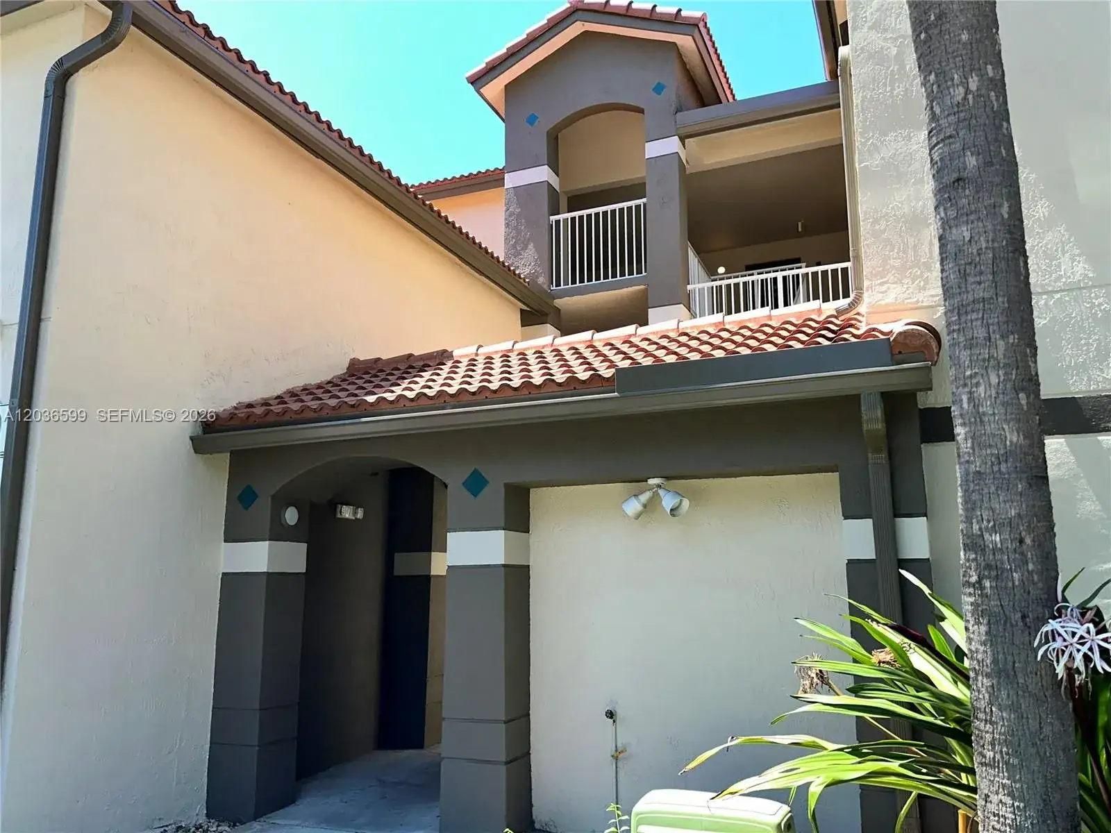 2 bedroom 2 bath Residential Lease for rent at 460 S Park Rd # 203, Hollywood FL 33021