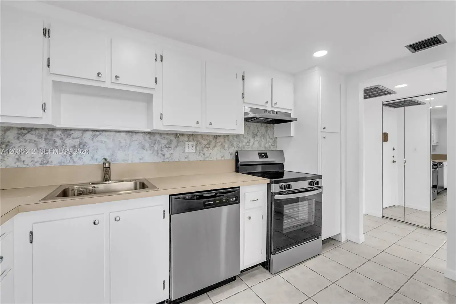 2 bedroom 2 bath Residential Lease for rent at 2781 Taft St # 303, Hollywood FL 33020