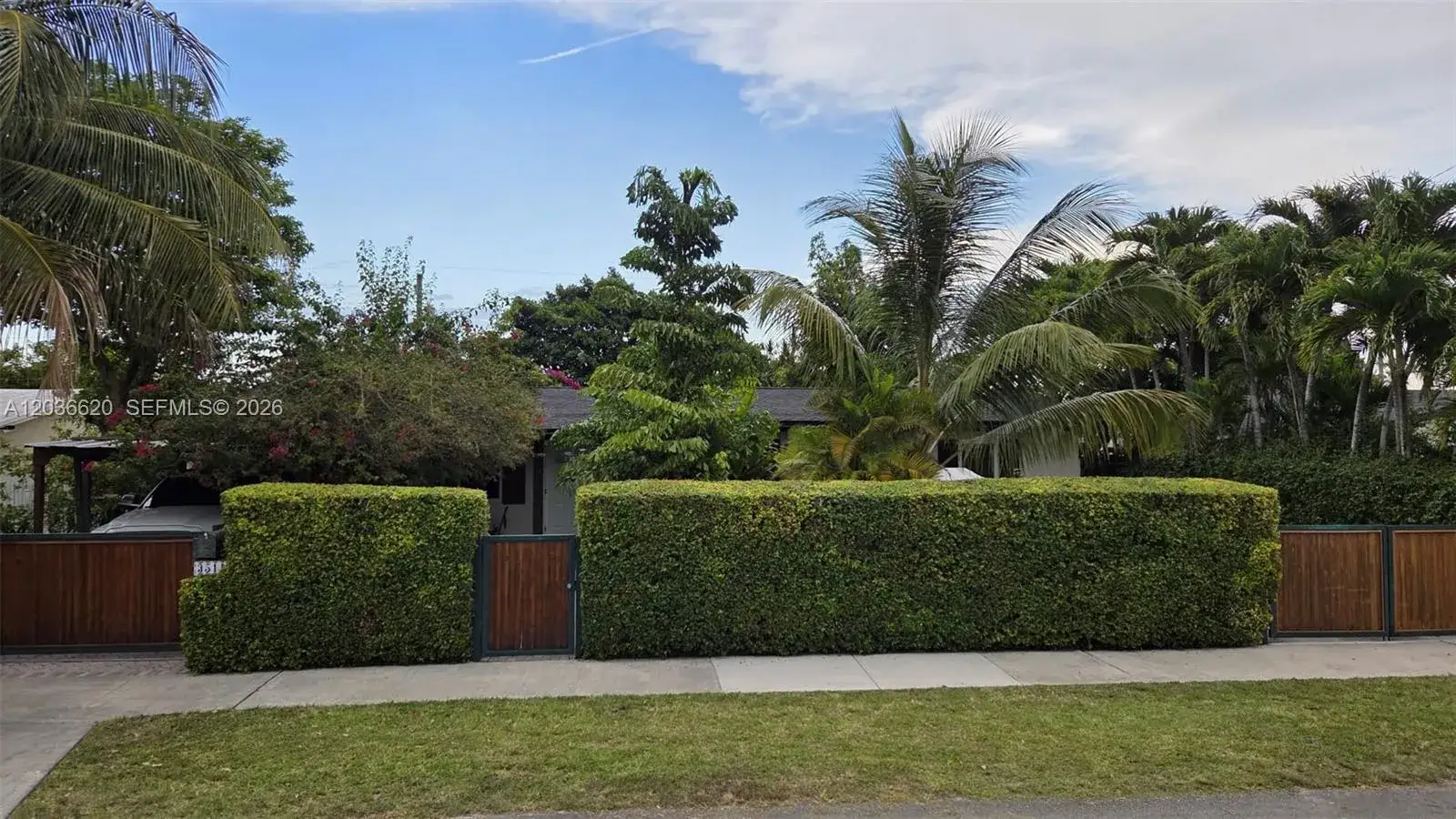 3 bedroom 2 bath Residential for sale at 3511 SW 105th ct, Miami FL 33165