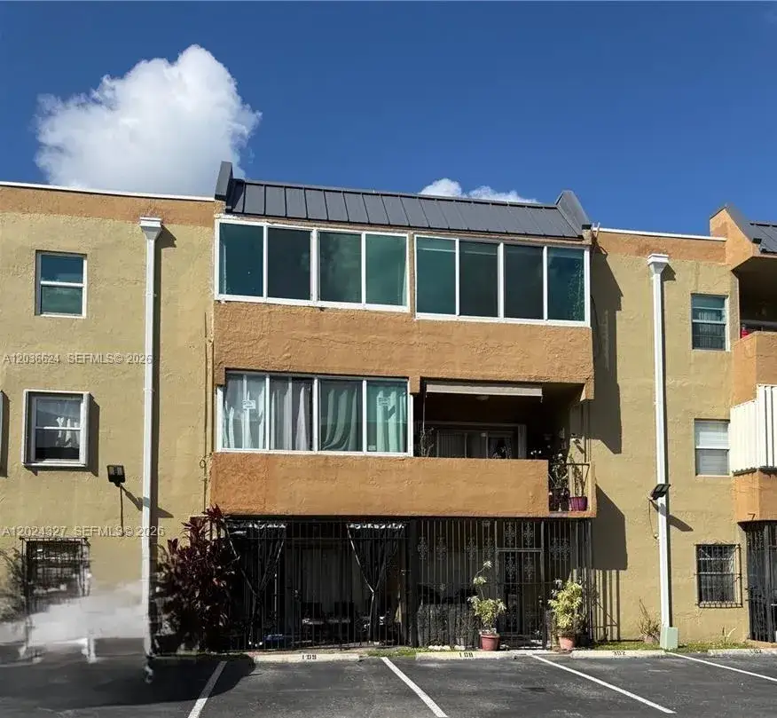2 bedroom 1 bath Residential Lease for rent at 6070 W 18th Ave # 209, Hialeah FL 33012