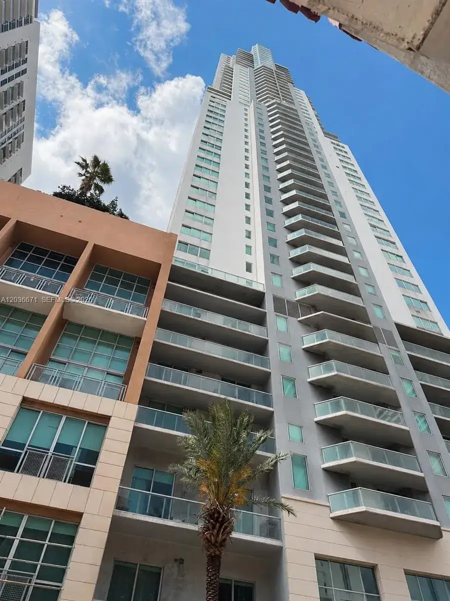 1 bedroom 1 bath Residential for sale at 253 NE 2nd St # 3004, Miami FL 33132