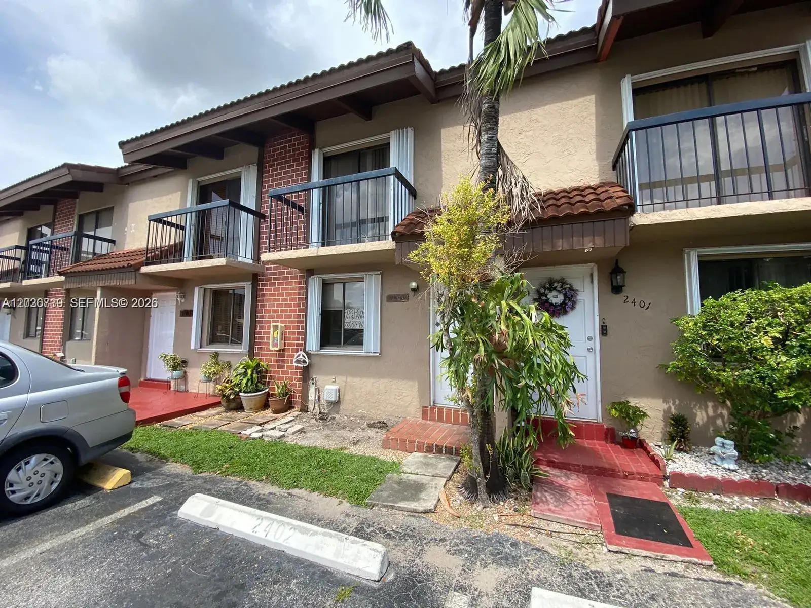 1 bedroom 1 bath Residential for sale at 1813 SW 107th Ave # 2402, Miami FL 33165