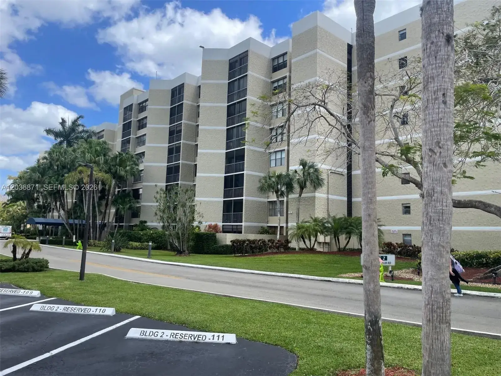 2 bedroom 2 bath Residential for sale at 16300 Golf Club Rd # 508, Weston FL 33326