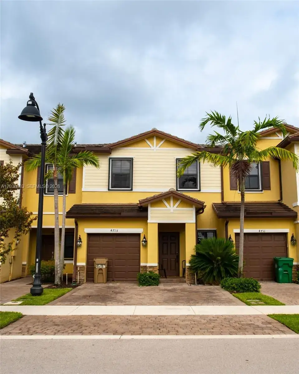 2 bedroom 2 bath Residential for sale at 4715 Caspian Way, Davie FL 33314