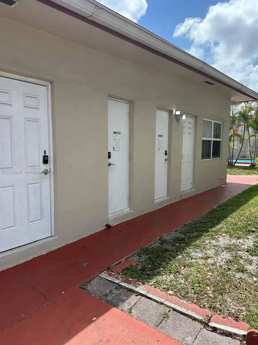 1 bedroom 1 bath Residential for sale at 2916 Funston St # 47A, Hollywood FL 33020