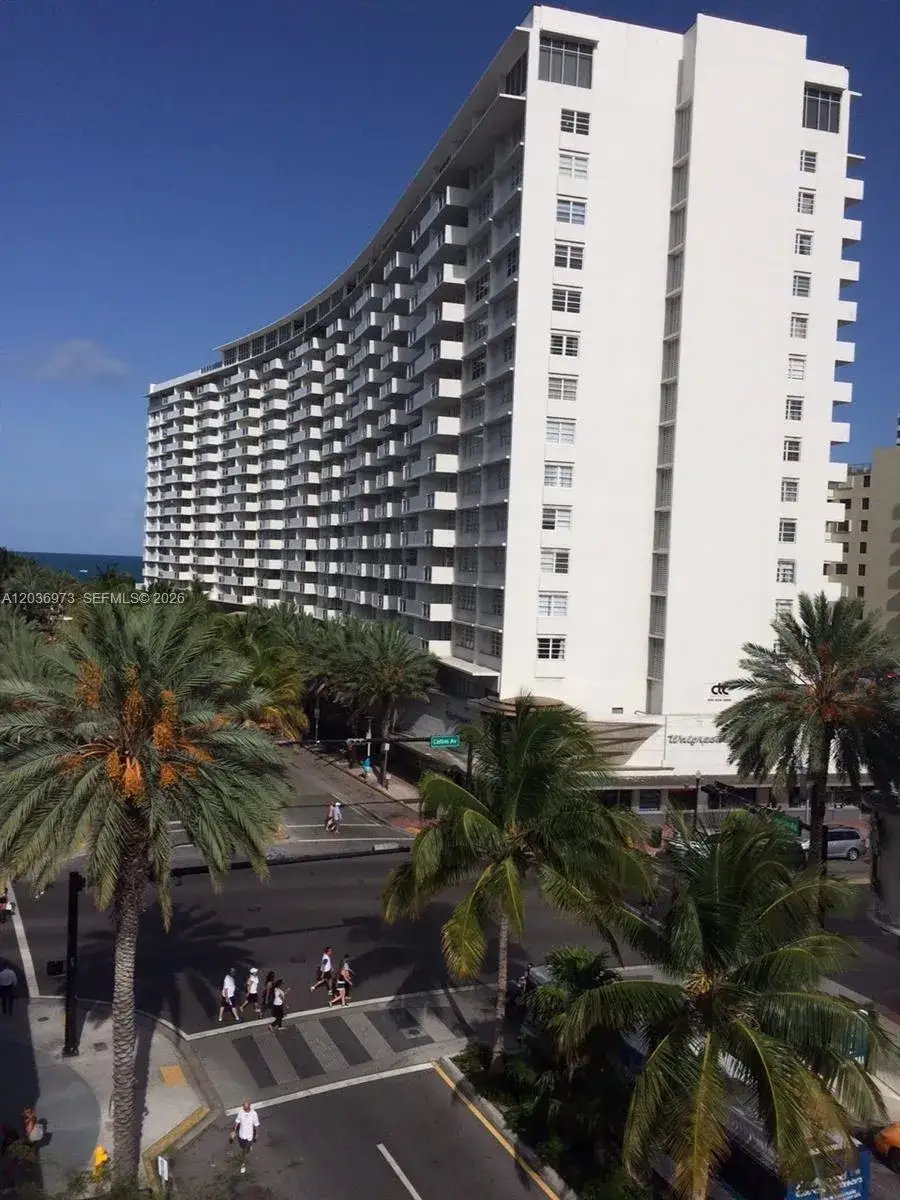 1 bedroom 1 bath Residential Lease for rent at 100 Lincoln Rd # 1001, Miami Beach FL 33139