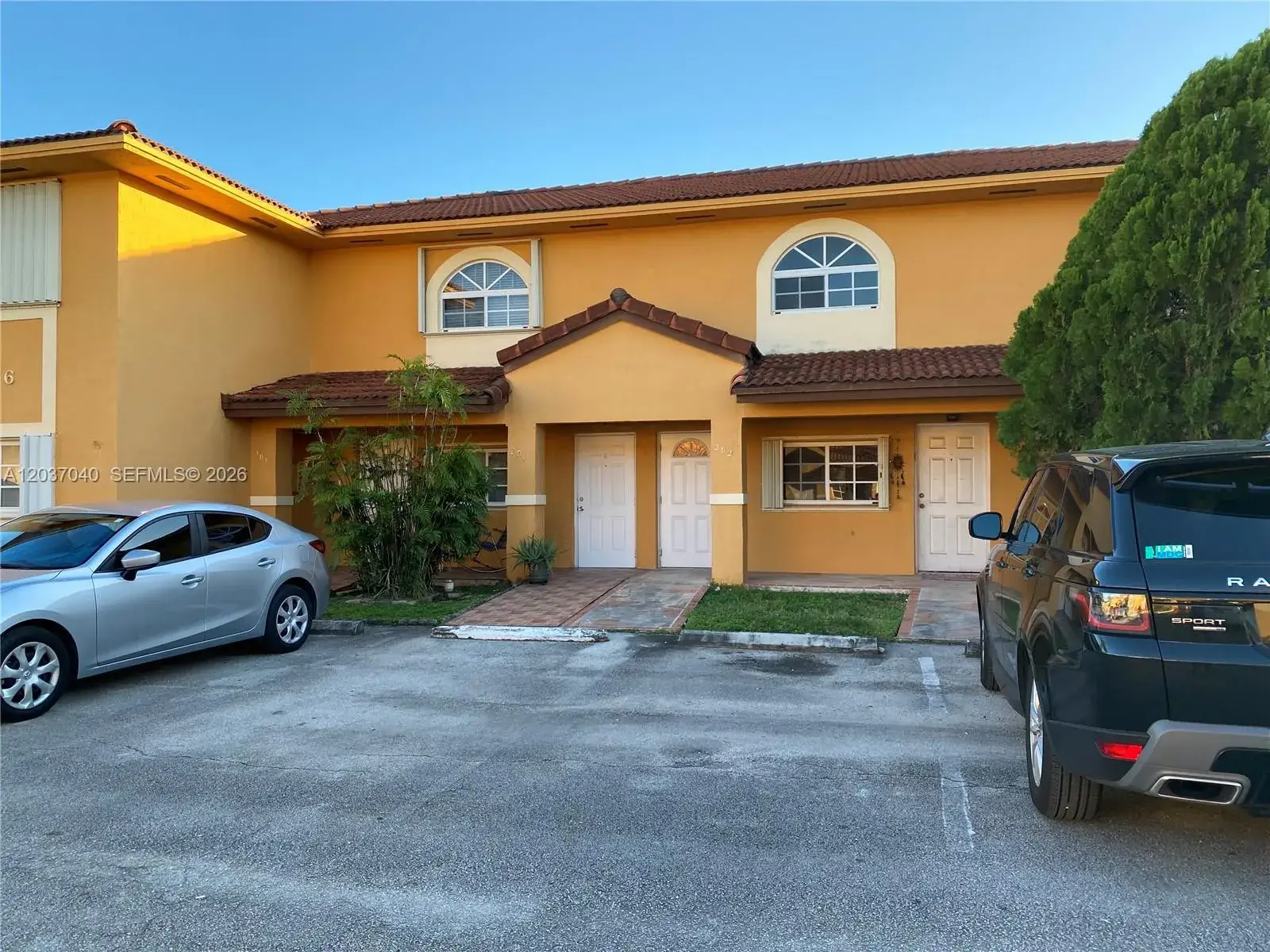 2 bedroom 2 bath Residential Lease for rent at 3566 W 80th St # 57, Hialeah FL 33018