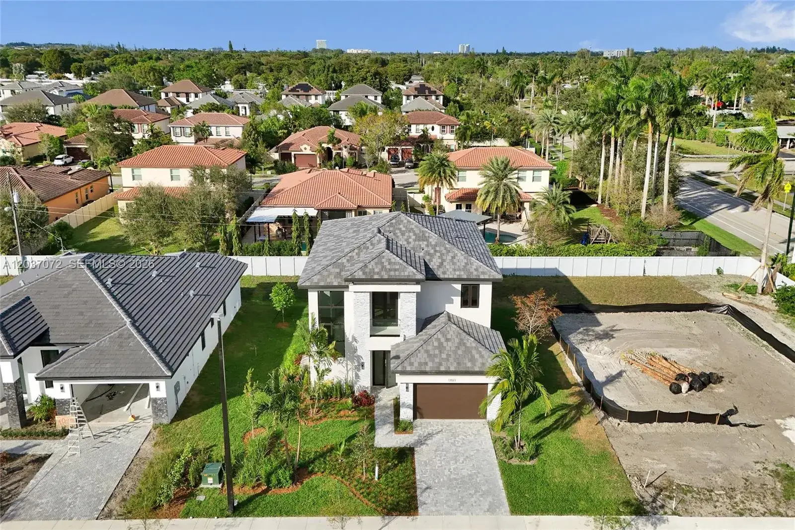 4 bedroom 4 bath Residential for sale at 13023 Davie Oaks Dr, Davie FL 33325