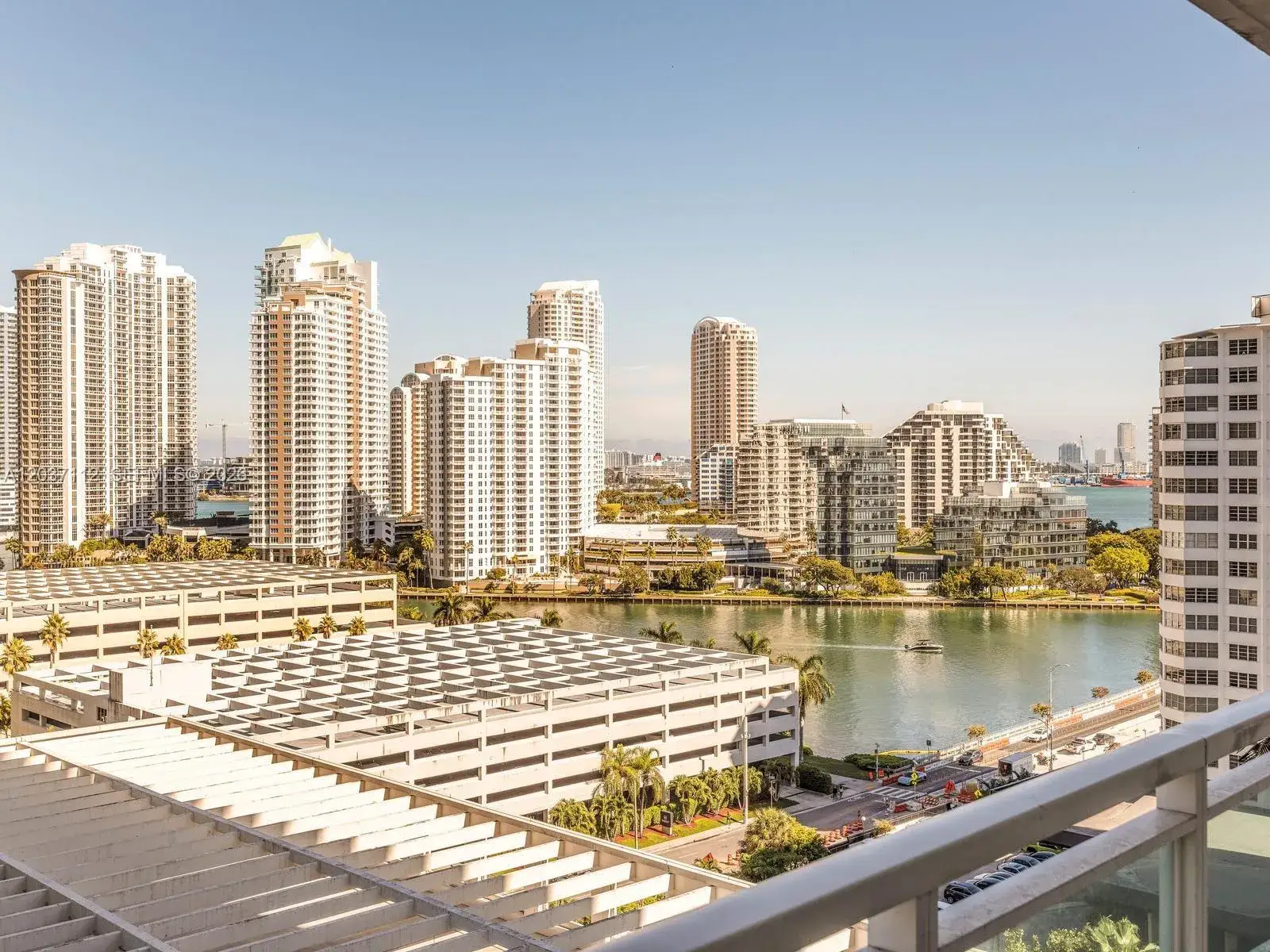 2 bedroom 2 bath Residential Lease for rent at 950 Brickell Bay Dr # 1404, Miami FL 33131
