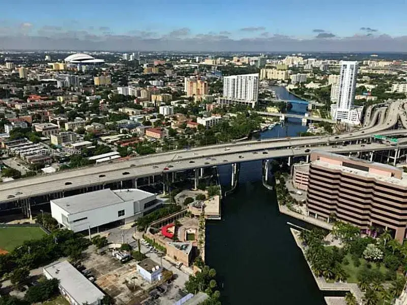 1 bath Residential Lease for rent at 185 SW 7th St # 3500, Miami FL 33130