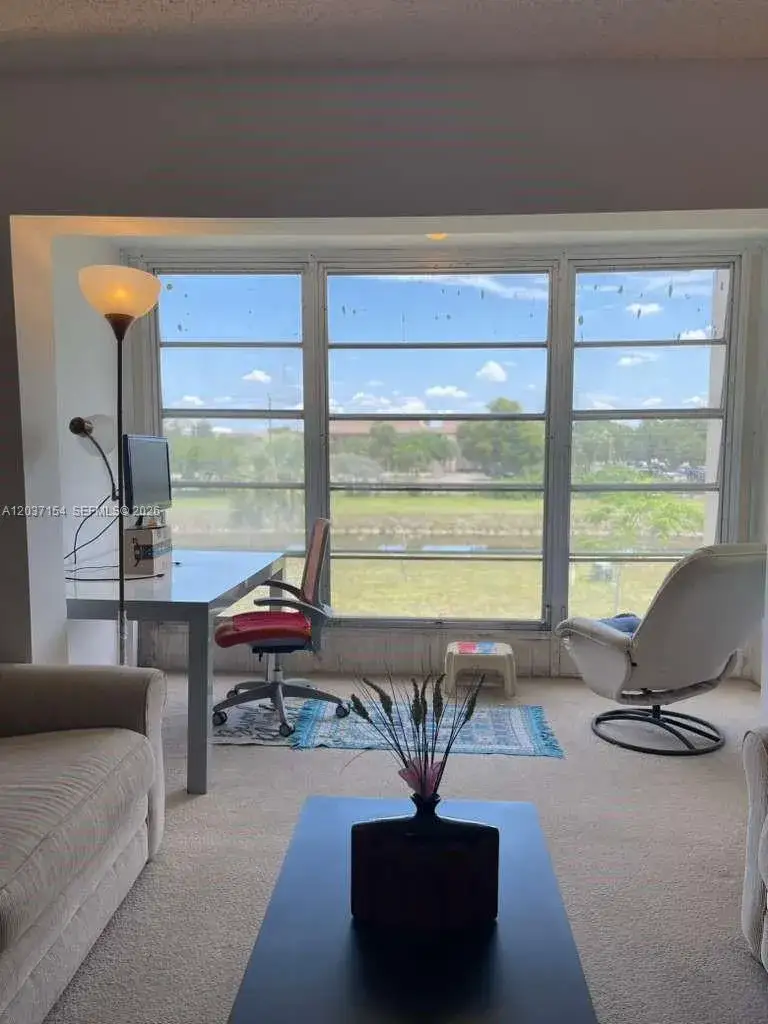 1 bedroom 1 bath Residential for sale at 8081 N Sunrise Lakes Dr # 306, Sunrise FL 33322