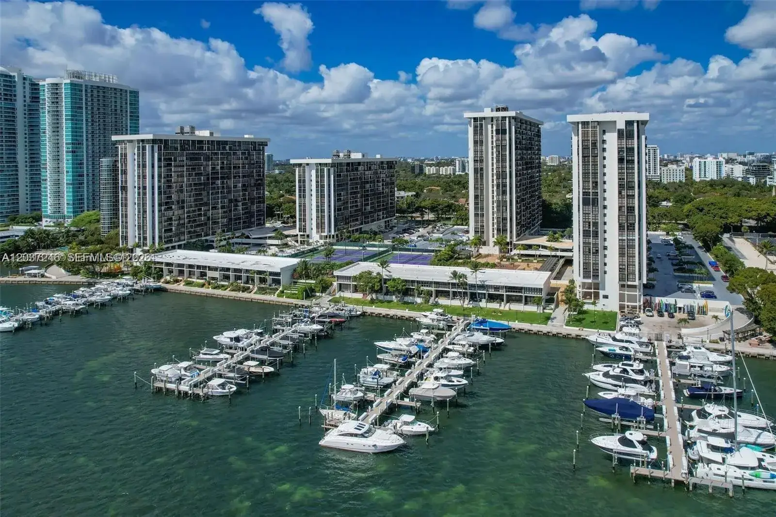1 bedroom 1 bath Residential Lease for rent at 1901 Brickell Ave # B1807, Miami FL 33129