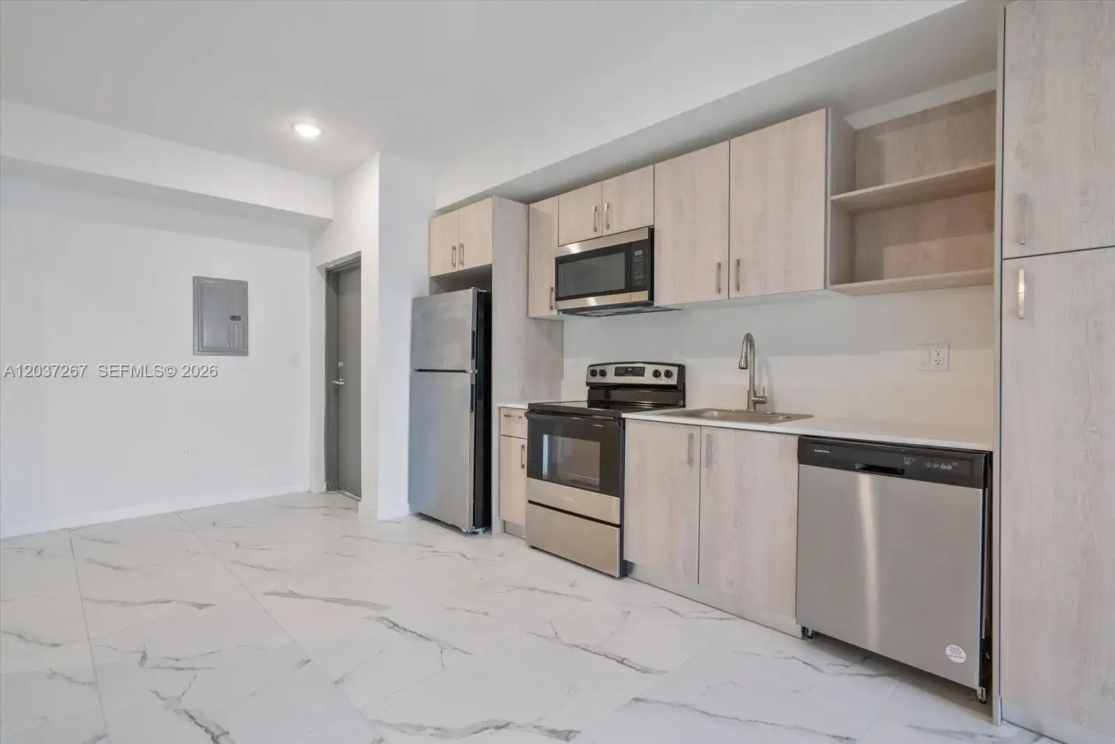 2 bedroom 1 bath Residential Lease for rent at 420 SW 7th Ave # 204, Miami FL 33130