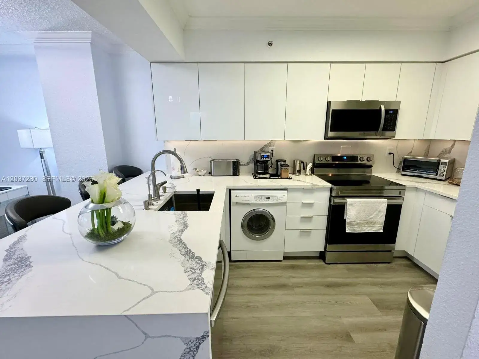 1 bedroom 1 bath Residential Lease for rent at 2501 S Ocean Dr # L14, Hollywood FL 33019