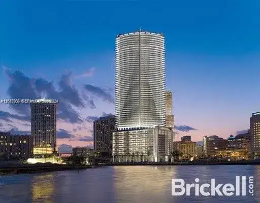 1 bedroom 1 bath Residential for sale at 200 Biscayne Boulevar Way # 3110, Miami FL 33131
