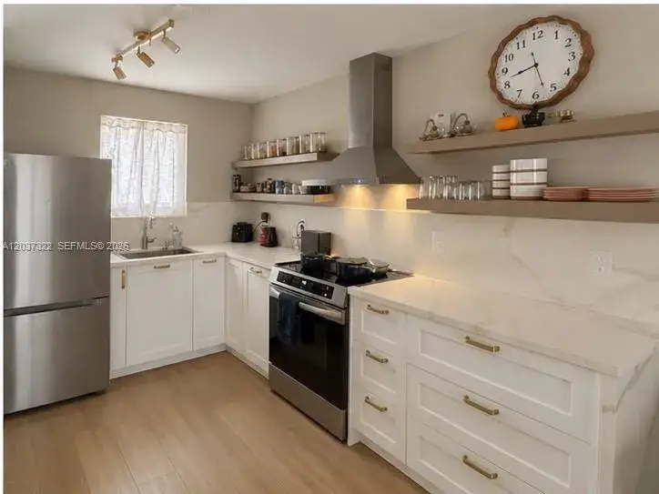 1 bedroom 1 bath Residential for sale at 220 Washington Ave # 5C, Miami Beach FL 33139