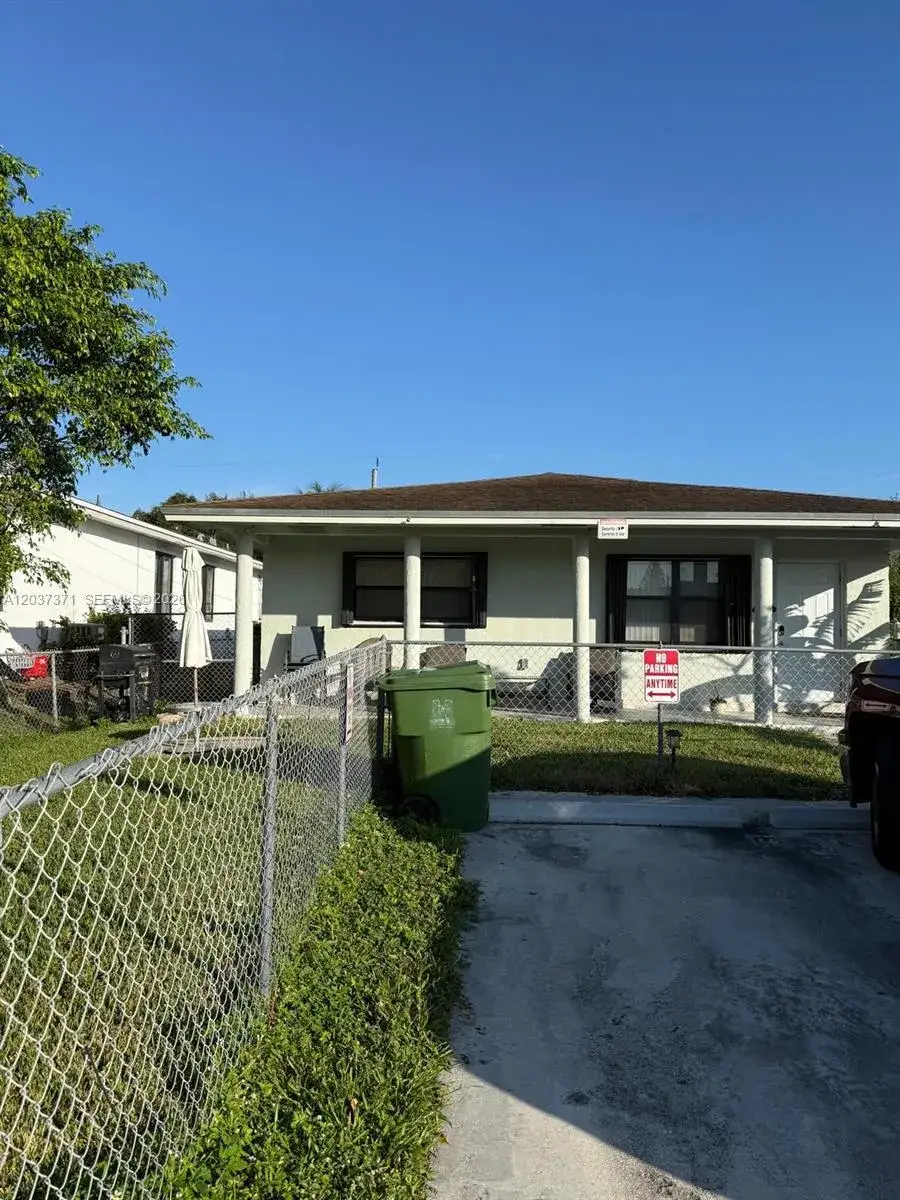 3 bedroom 2 bath Residential Lease for rent at 208 NW 7th St # 1, Hallandale Beach FL 33009