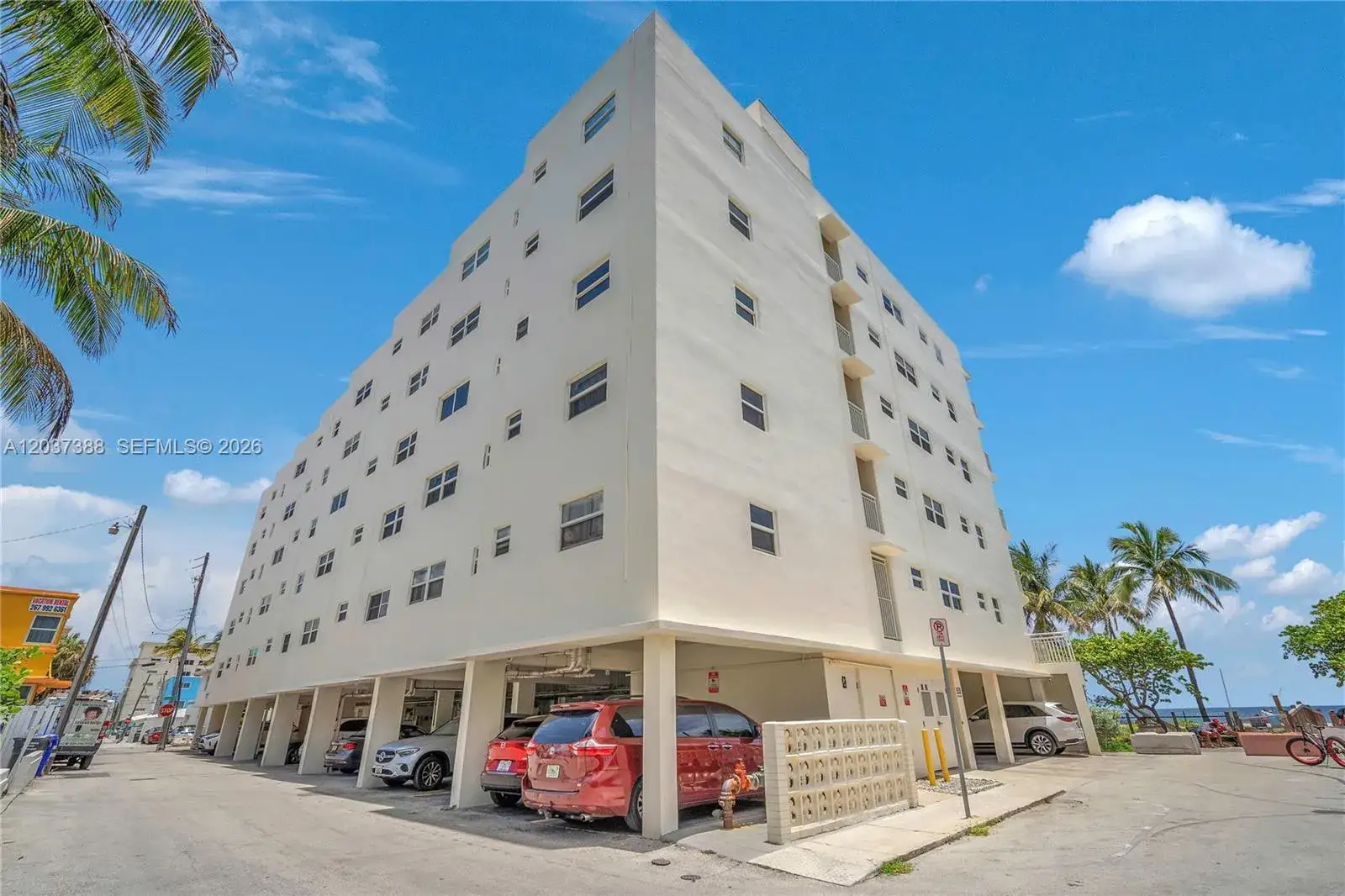 1 bedroom 1 bath Residential for sale at 901 S Surf Rd # 506, Hollywood FL 33019