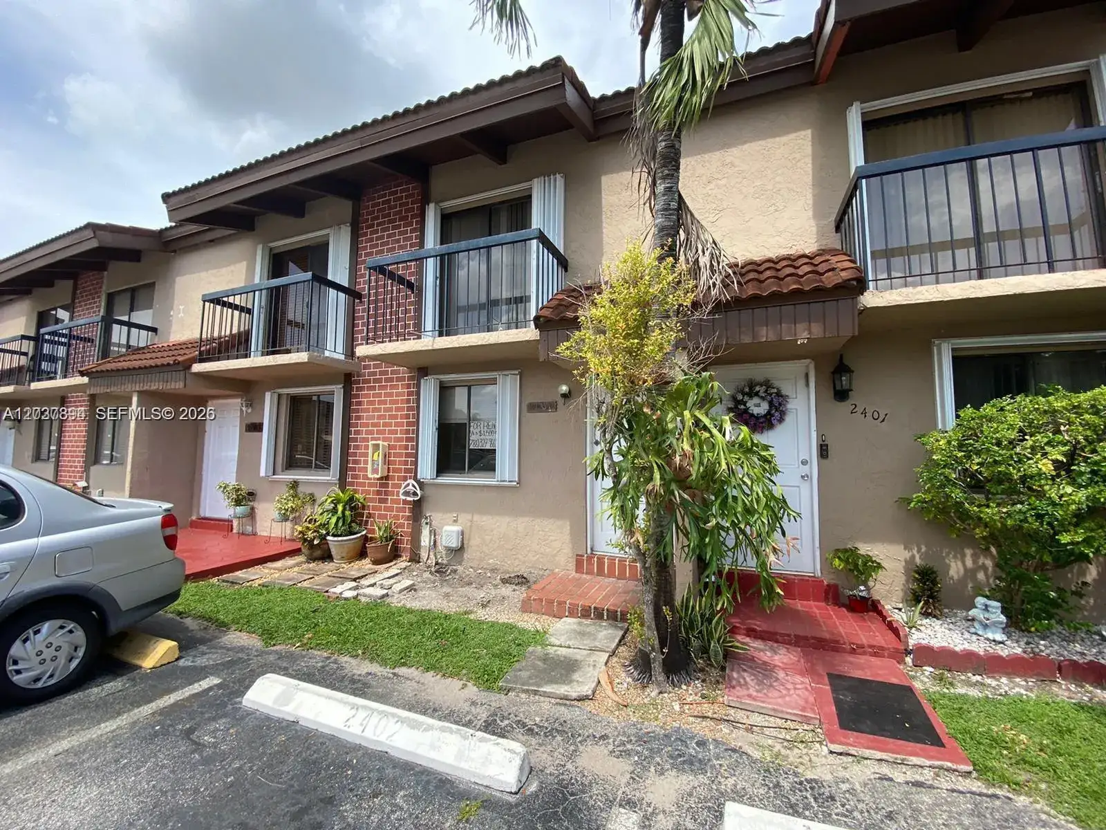 1 bedroom 1 bath Residential Lease for rent at 1813 SW 107th Ave # 2402, Miami FL 33165