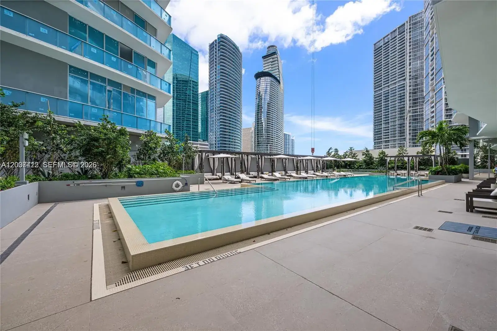 1 bedroom 1 bath Residential Lease for rent at 77 SE 5th St # 1705, Miami FL 33131