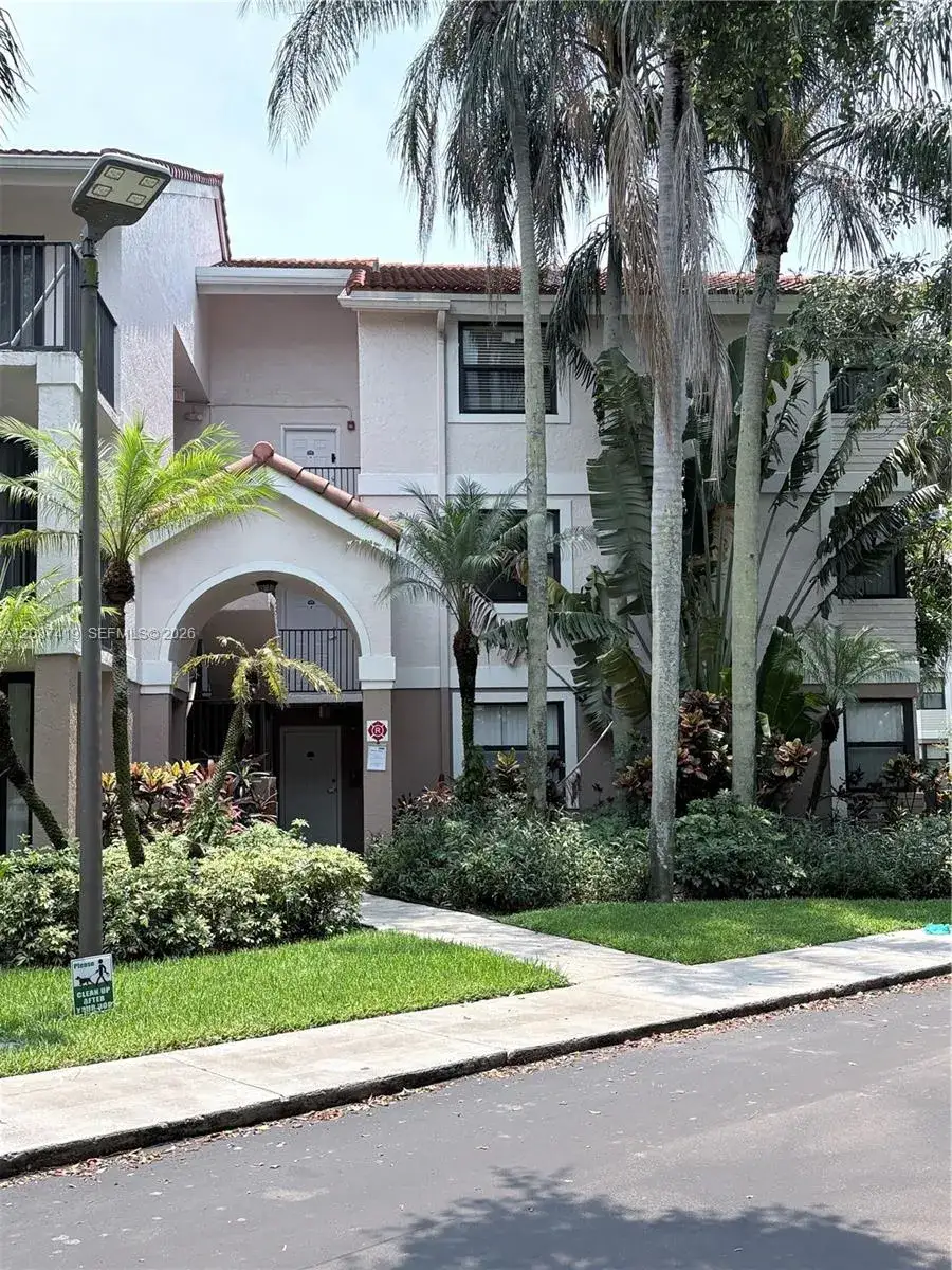 2 bedroom 2 bath Residential for sale at 10131 W Sunrise Blvd # 106, Plantation FL 33322