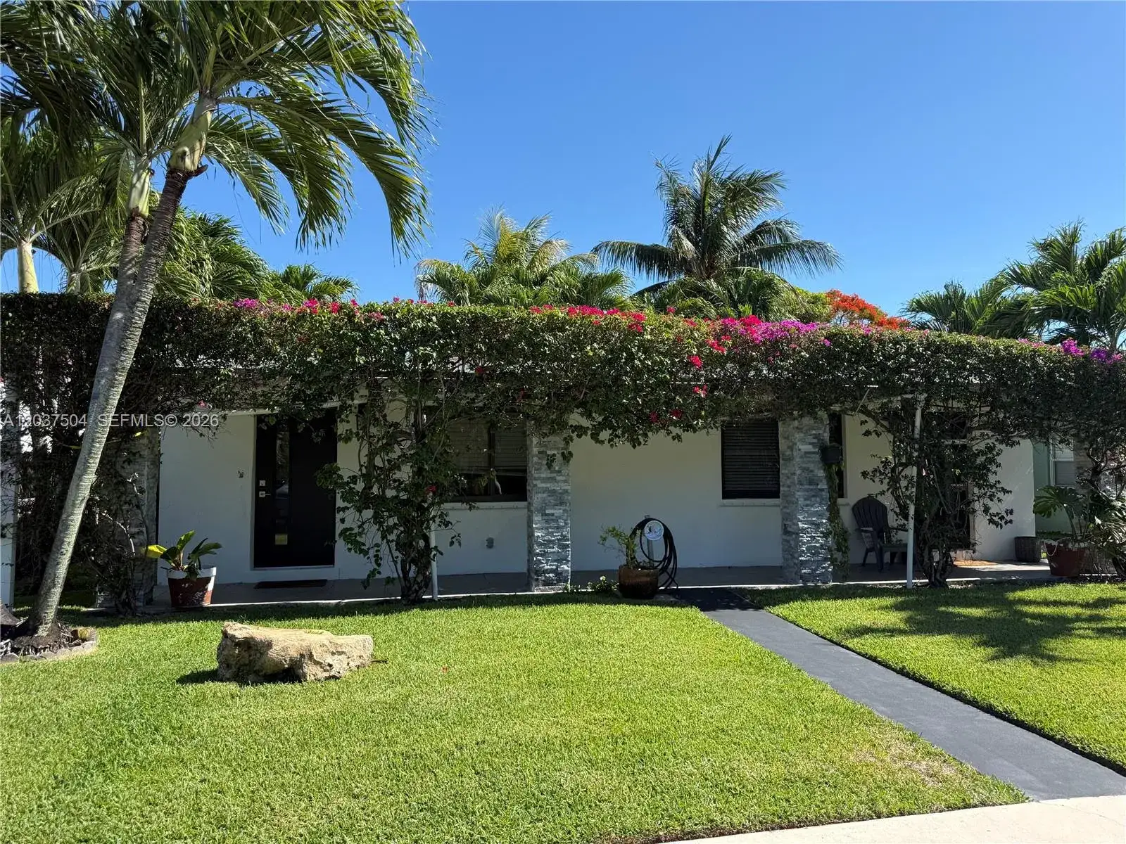 1 bedroom 1 bath Residential Lease for rent at 612 W Drew St, Lantana FL 33462