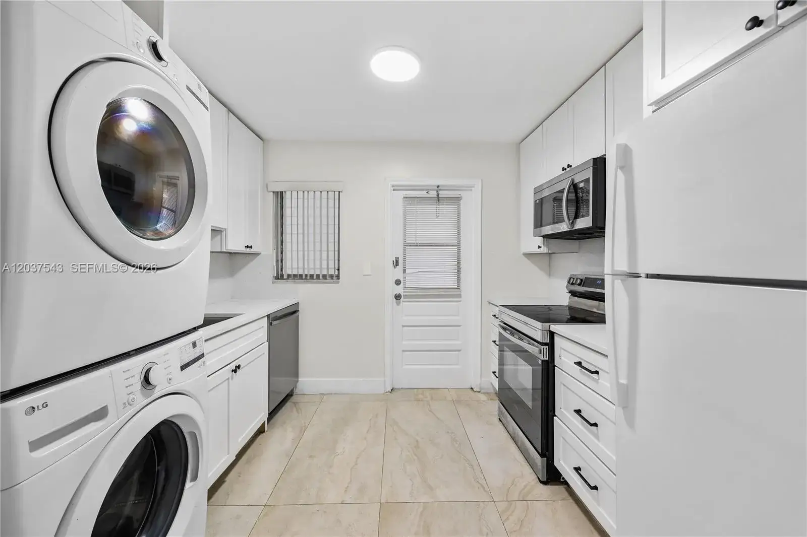 2 bedroom 1 bath Residential Lease for rent at 5141 Hollywood Blvd # 209, Hollywood FL 33021