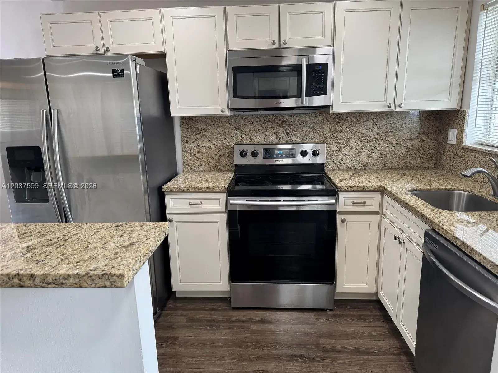 2 bedroom 2 bath Residential Lease for rent at 8325 Sunrise Lakes Blvd # 103, Sunrise FL 33322
