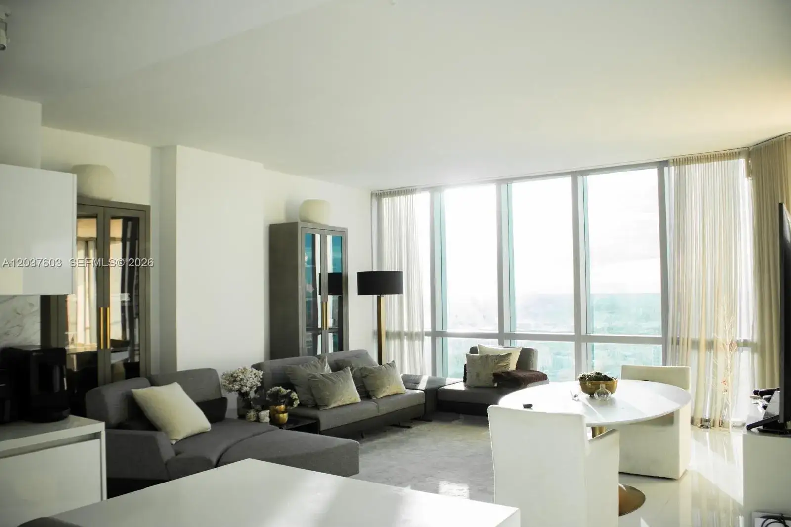 1 bedroom 2 bath Residential Lease for rent at 851 NE 1st Ave # 4806, Miami FL 33132