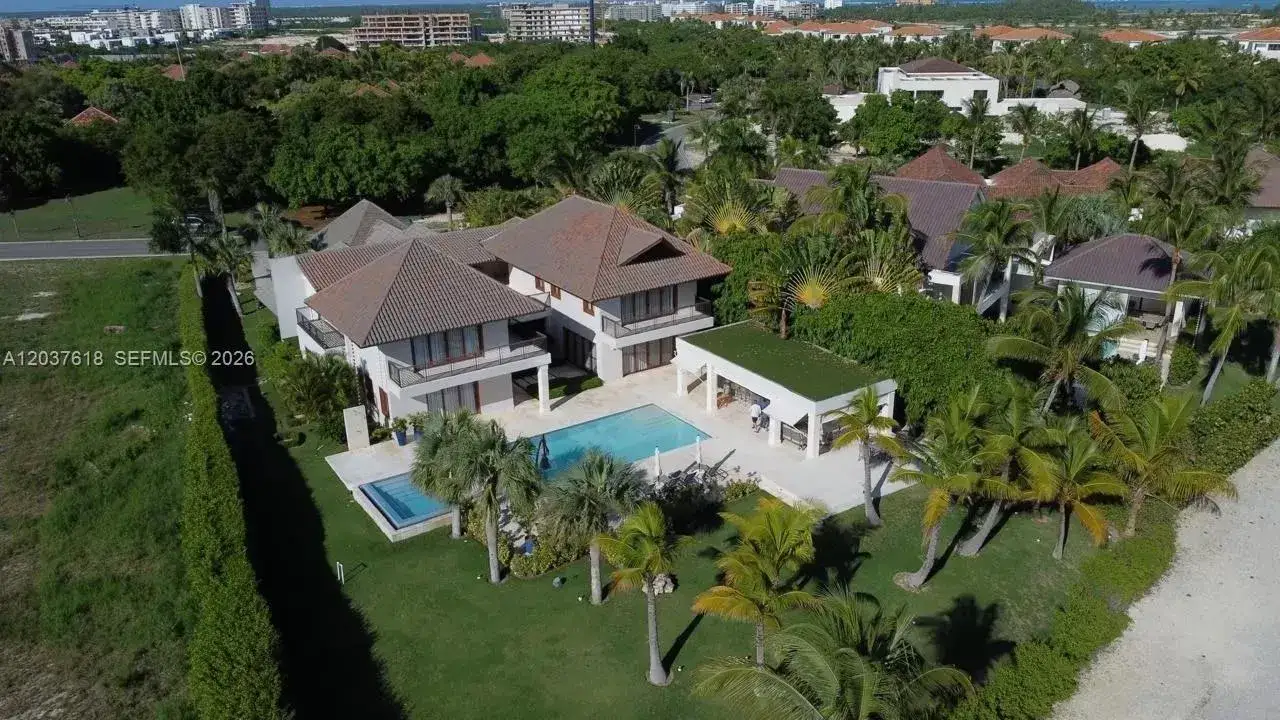 6 bedroom 6 bath Residential for sale at 0 La Palmas, FL