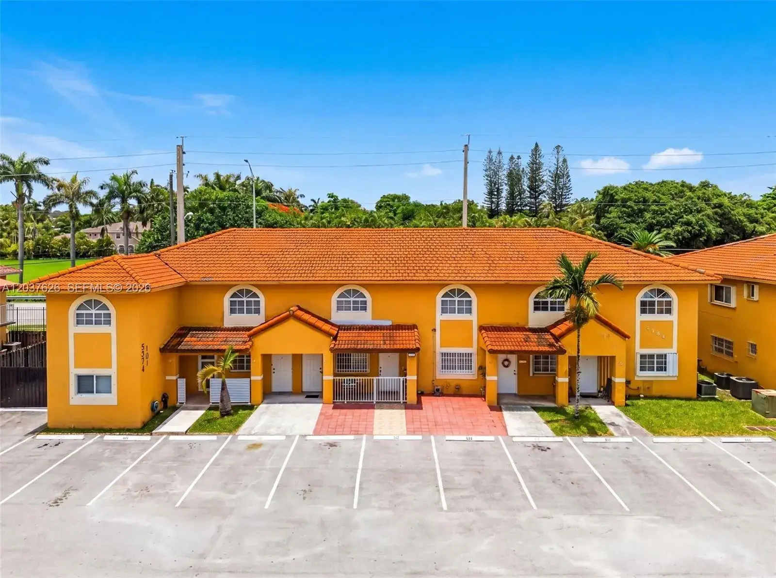 3 bedroom 2 bath Residential for sale at 3574 W 80th St # 201, Hialeah FL 33018