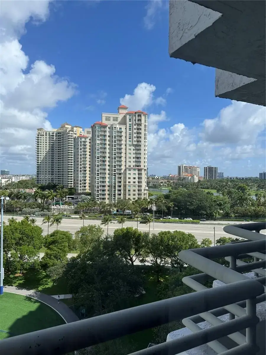 2 bedroom 2 bath Residential for sale at 3300 NE 191st St # 1001, Aventura FL 33180