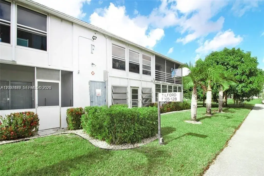 1 bedroom 1 bath Residential for sale at 111 Tilford F # 111, Deerfield Beach FL 33442