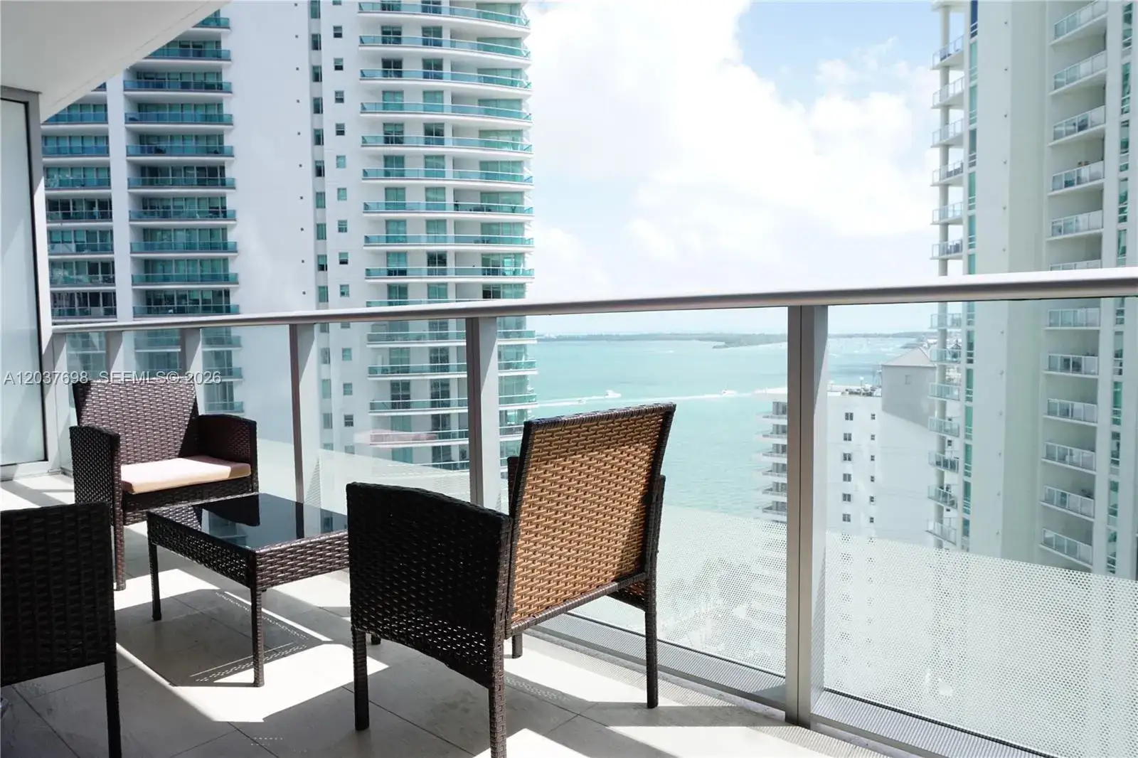 1 bedroom 1 bath Residential Lease for rent at 1300 Brickell Bay Dr # 1904, Miami FL 33131