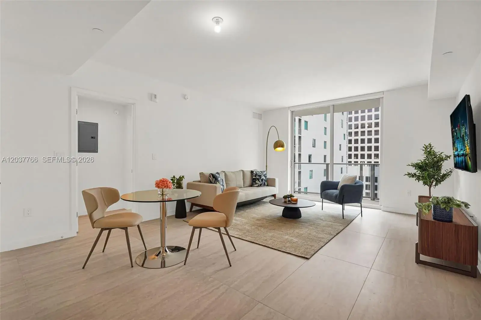 1 bedroom 1 bath Residential Lease for rent at 77 SE 5th St # 3714, Miami FL 33131
