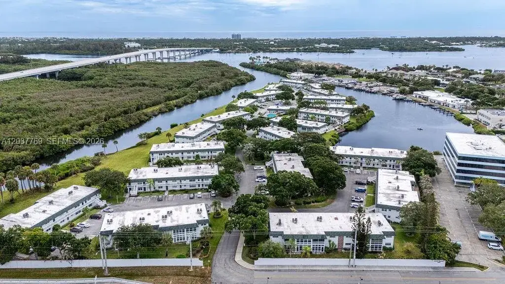 2 bedroom 2 bath Residential Lease for rent at 2800 Indian River Blvd # R9, Vero Beach FL 32960