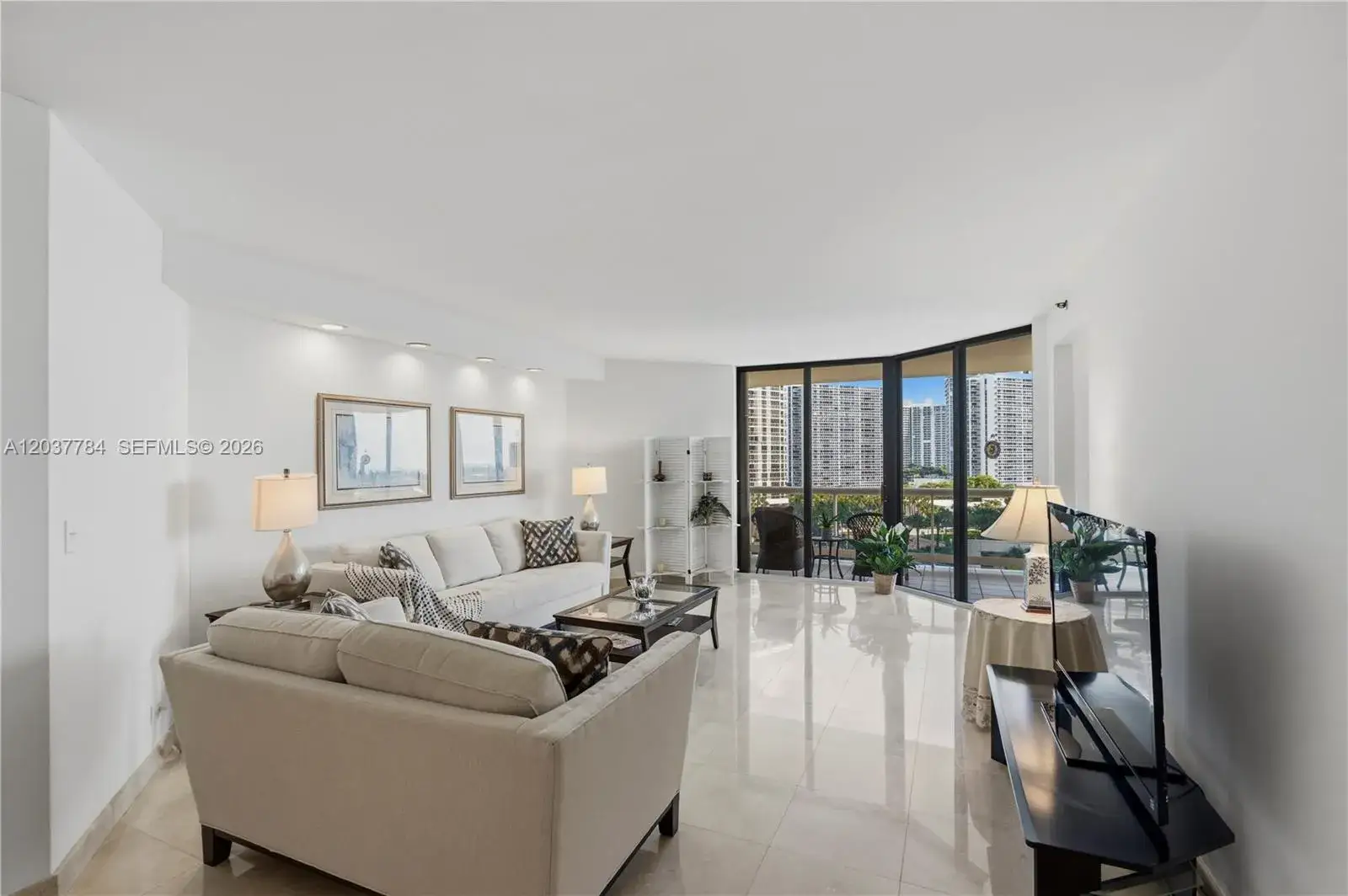 2 bedroom 2 bath Residential for sale at 20191 E Country Club Dr # 803, Aventura FL 33180
