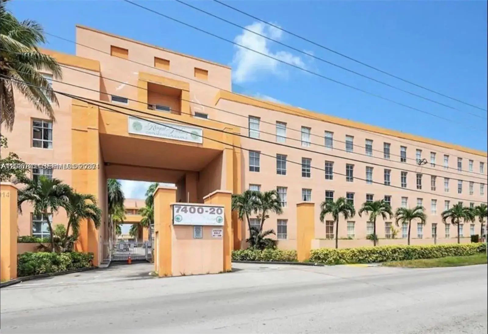 2 bedroom 2 bath Residential Lease for rent at 7420 W 20th Ave # 452, Hialeah FL 33016