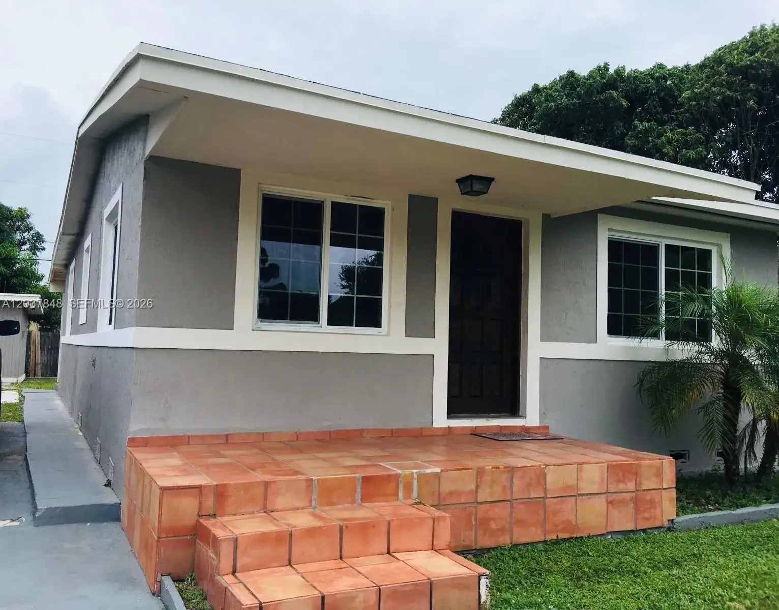 2 bedroom 2 bath Residential for sale at 6424 Meade St, Hollywood FL 33024