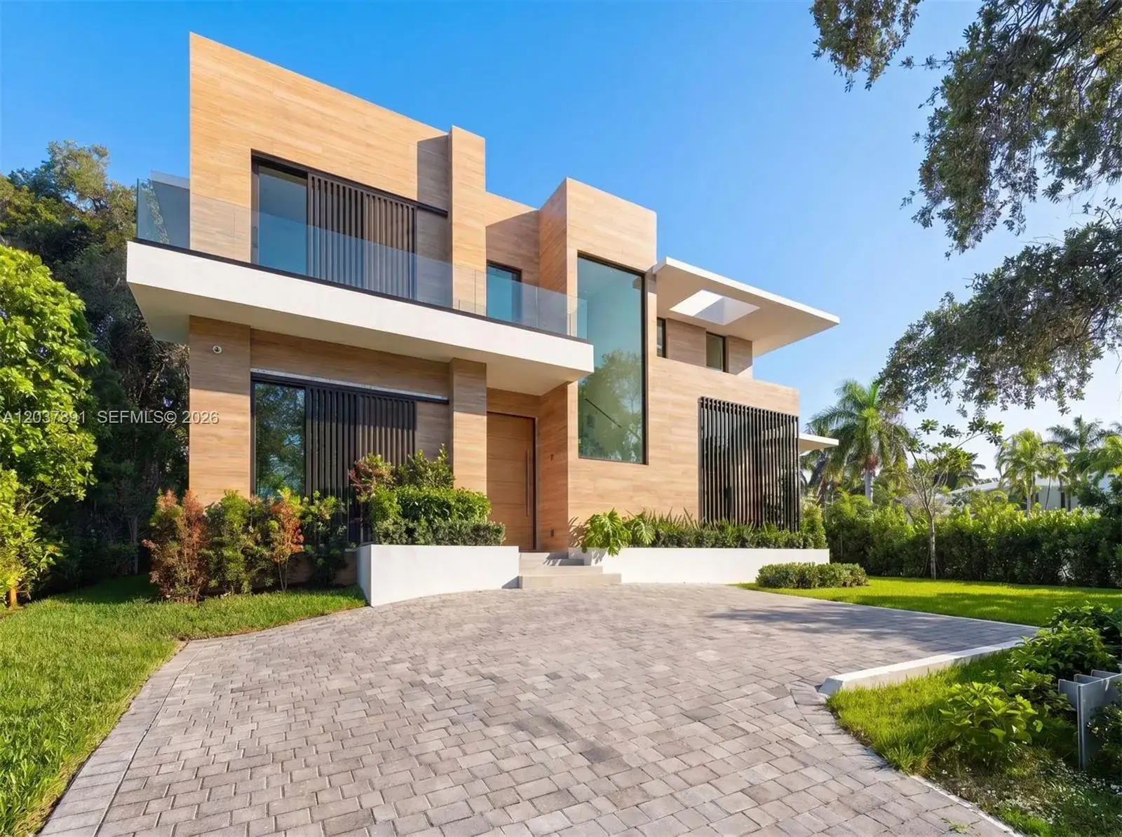 7 bedroom 7 bath Residential for sale at 4430 Nautilus Dr, Miami Beach FL 33140